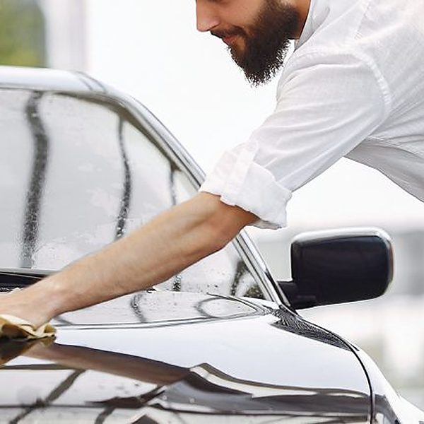 Hand drying a car with microfiber